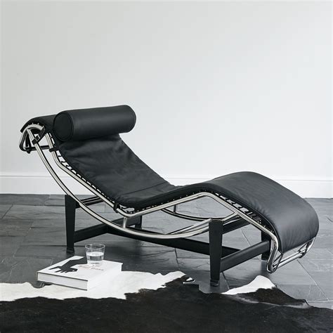 I I Le Corbusier LC4 Chaise Longue .